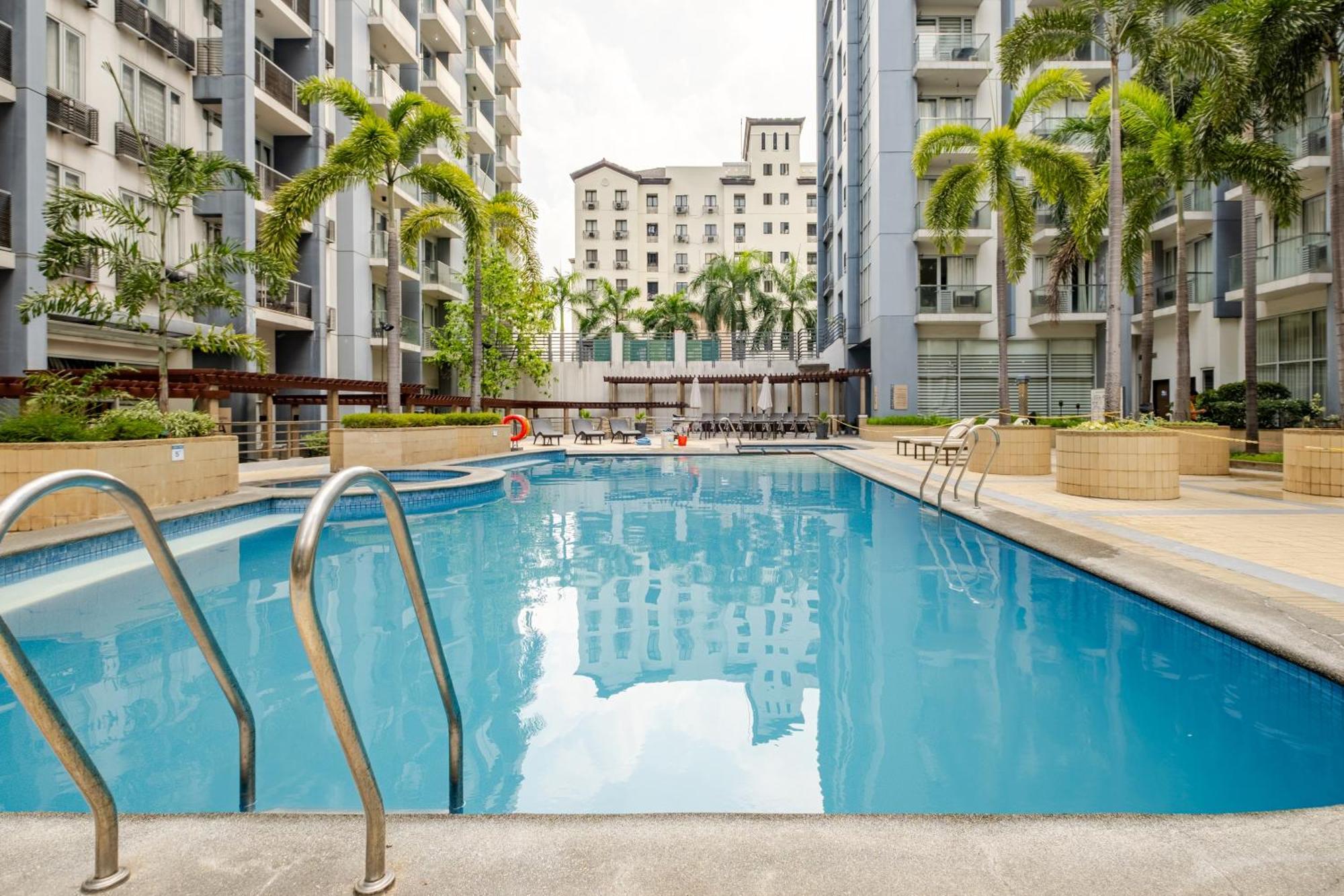 Modern Infront Of Naia T3 Apartment Manila